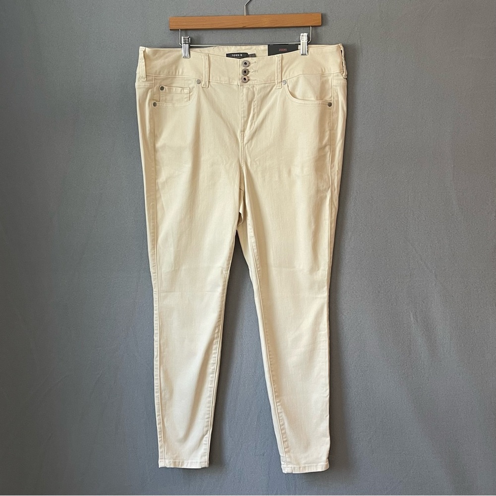 Torrid Super Soft Jegging 16R High Rise 3 Button Skinny Cream NWT